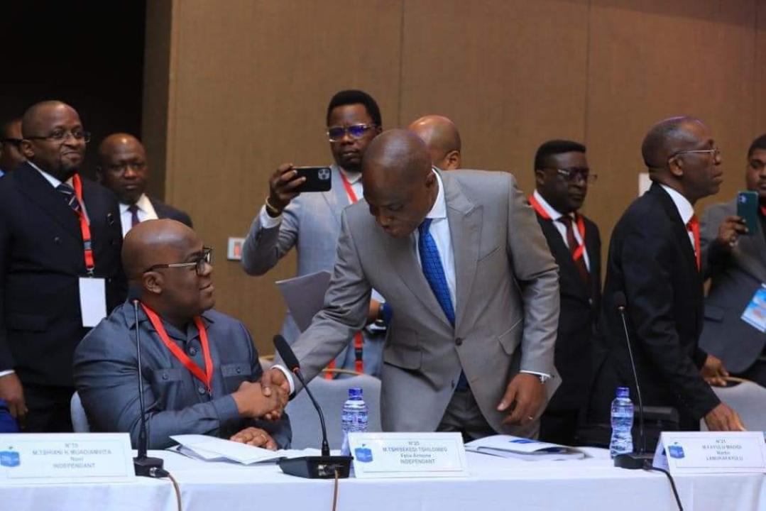 Le chef de l'État Félix Tshisekedi et l'opposant congolais Martin Fayulu, lors des consultations initiées par la CENI en 2023 [ Photo d'archives]