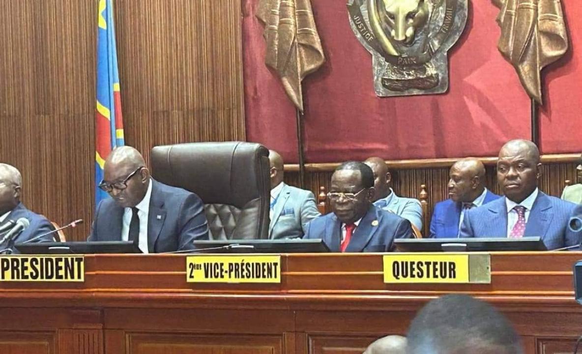 Le nouveau bureau du sénat dirigé par Sama Lukonde.
