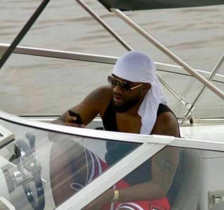 Fally Ipupa lors du tournage du clip de la chanson "Eloko oyo" en 2017 sur le fleuve Congo. [Photo d'illustration]