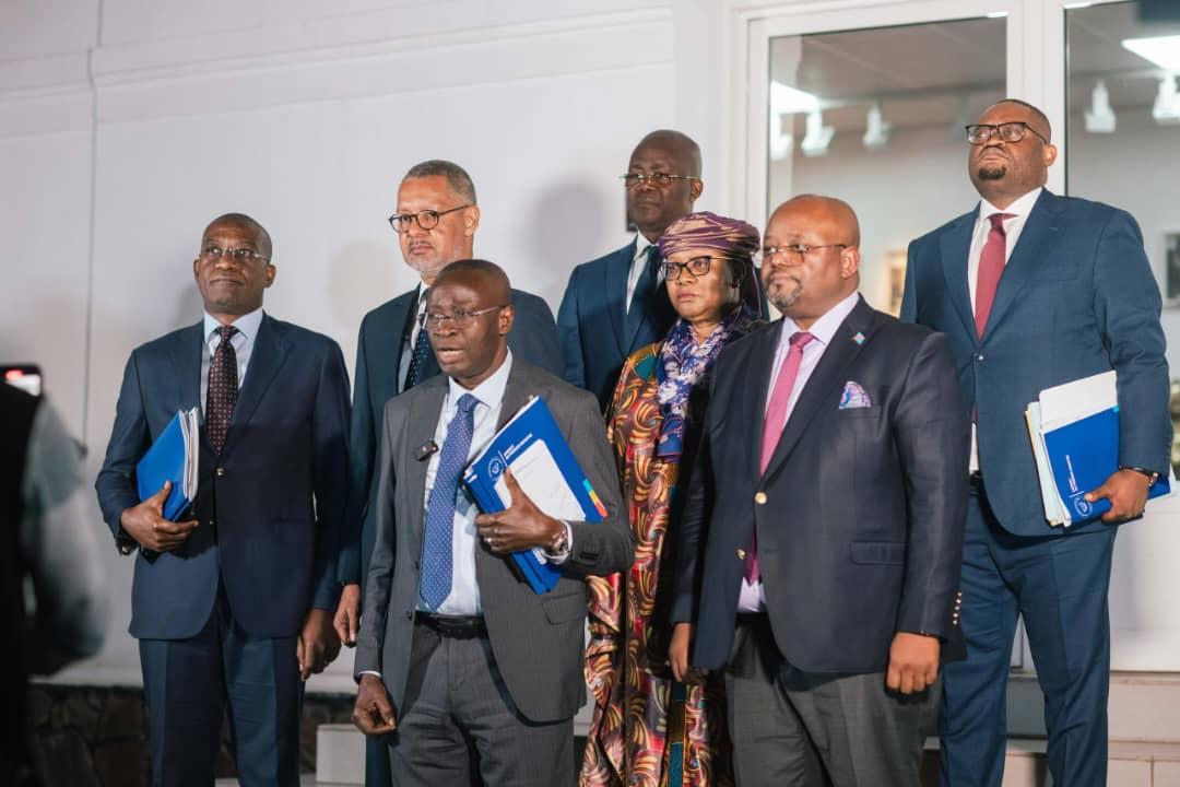 Les ministres, membres du Comité de Conjoncture Économique