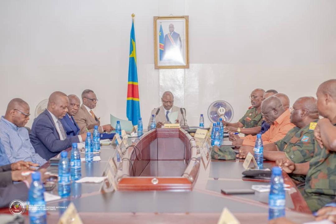 Le VPM de la défense Guy Kabombo lors d'un conseil de sécurité au Kasaï Oriental, vendredi 23 août 2024