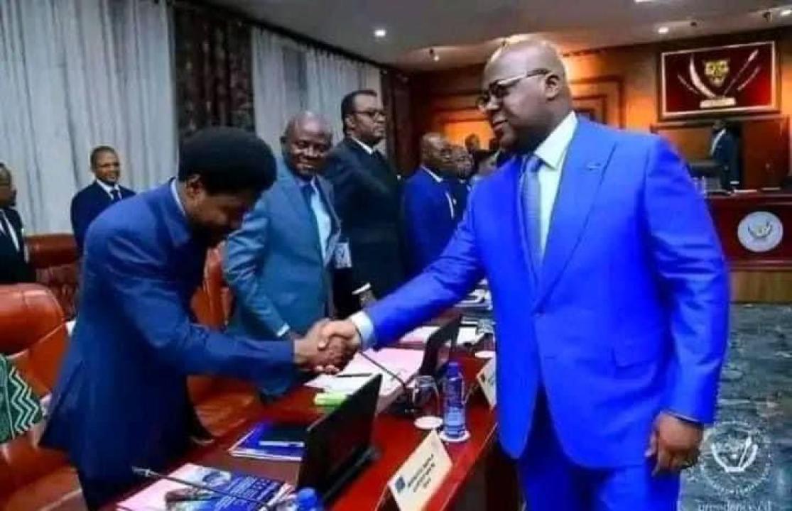 Constant Mutamba recevant la salutation du chef de l'État Félix Tshisekedi 