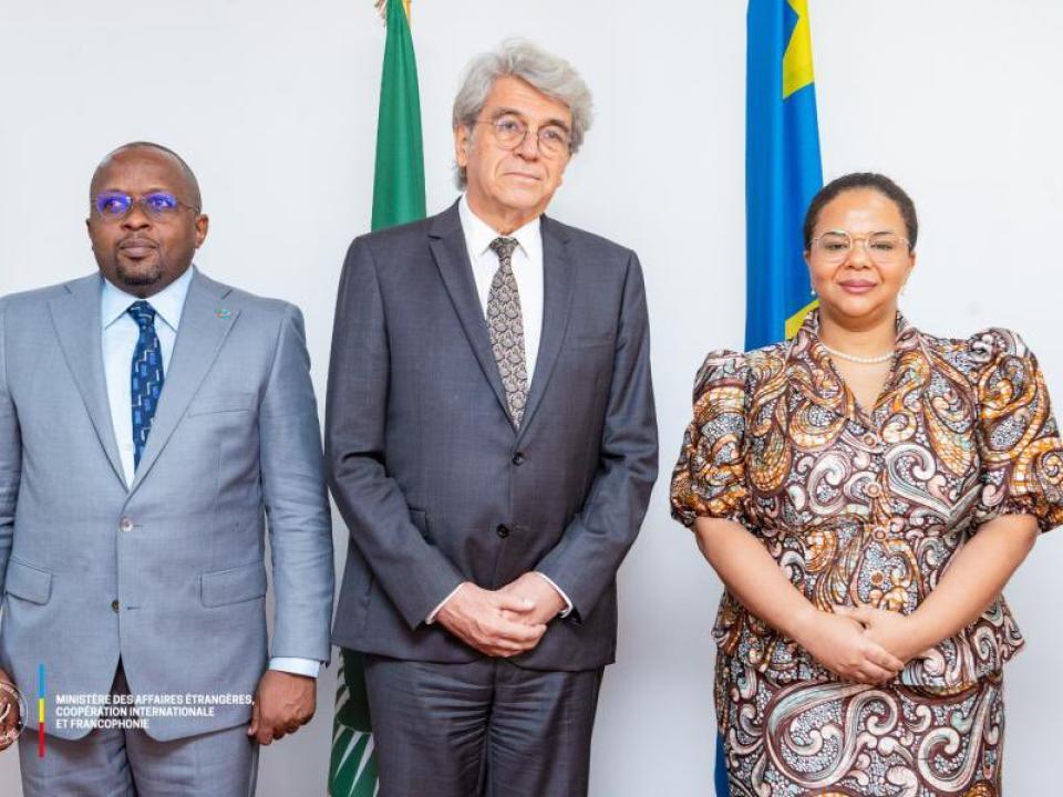 De gauche à droite, le vol de l'intérieur Jacquemain Shabani, l'ambassadeur français en RDC Bruno Aubert et la Min'Etat en charge des affaires étrangères Thérèse Wagner