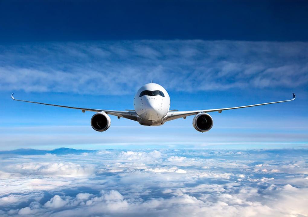 Un avion dans l'air [ Photo d'illustration]