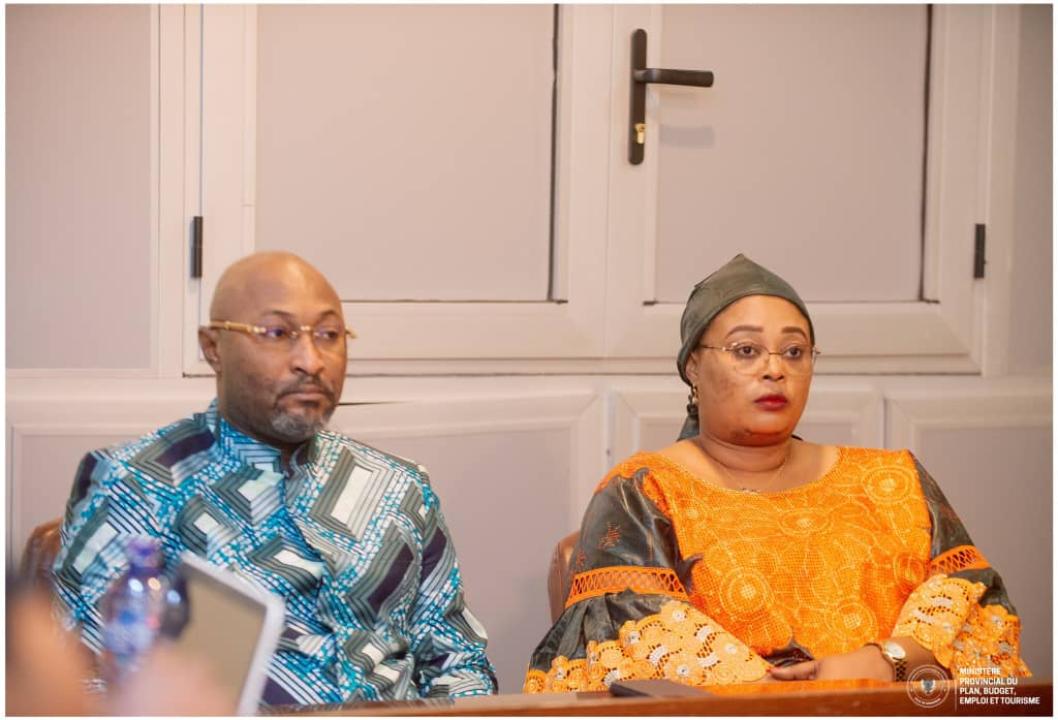Le ministre provincial kinois du Budget, Jésus Noël Sheke, et sa collègue des Finances, Yvette Tembo Kulemfuka