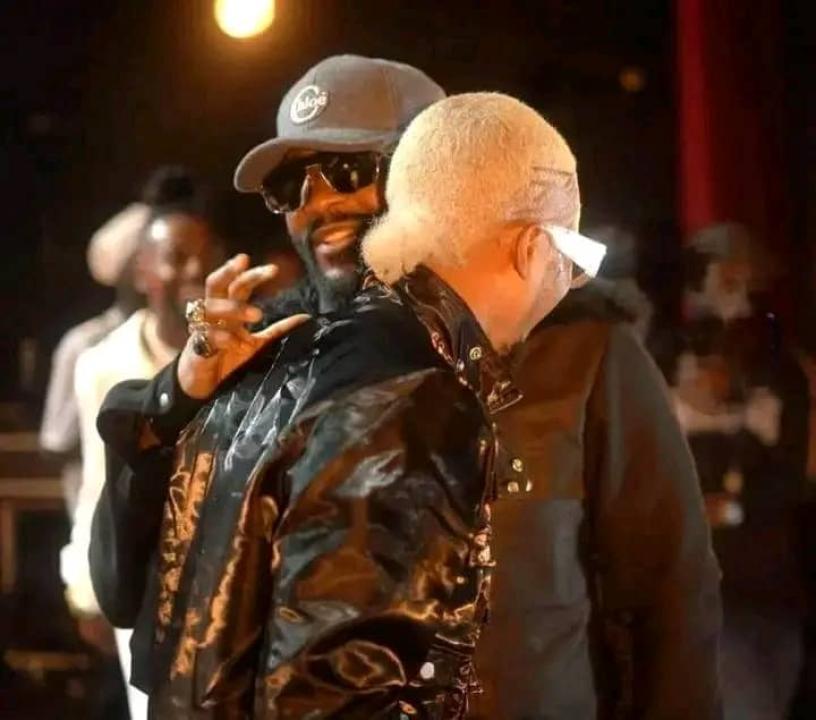 Le chanteur congolais Fally Ipupa sur scène avec son jeune frère Gaz Mawete, à la Cigale de Paris, samedi 14 septembre 2024