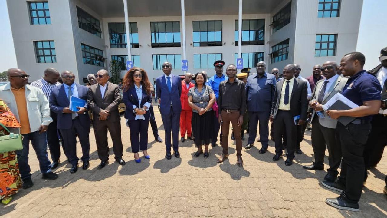 Photo de famille des experts du commerce extérieur de la RDC et la Zambie, après une réunion technique tenue au poste frontalier de Kasumbalesa