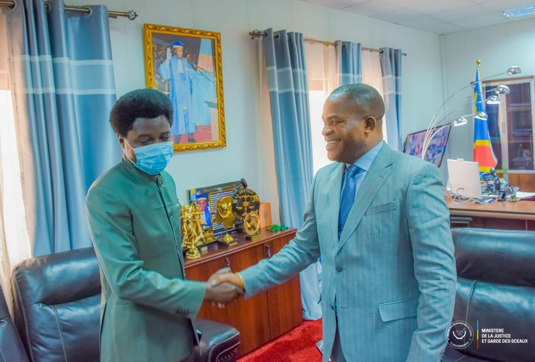 Le ministre d'État ministre de la justice Constant Mutamba et le président de la Cour Constitutionnelle Dieudonné Kamuleta