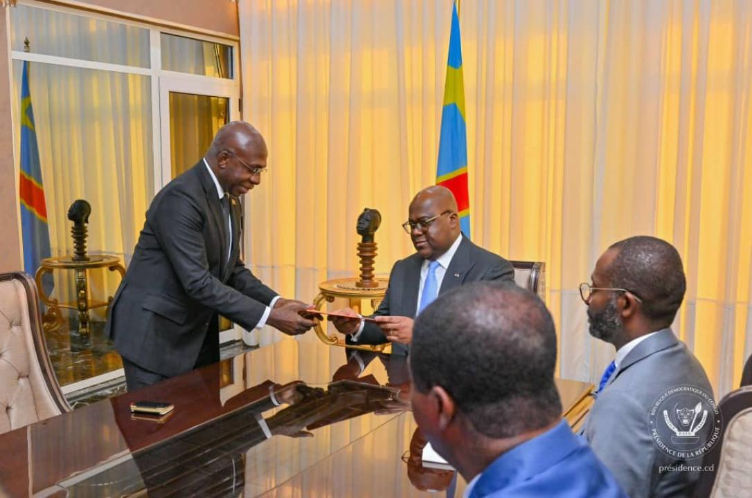 Le chef de l'État Félix Tshisekedi reçoit le message du président angolais, auprès de son envoyé spécial, jeudi 19 septembre 2024