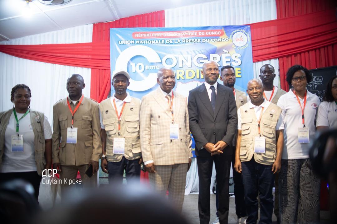 Le ministre de la communication Patrick Muyaya et le comité directeur de l'UNPC au centre catholique Nganda, vendredi 20 septembre 2024