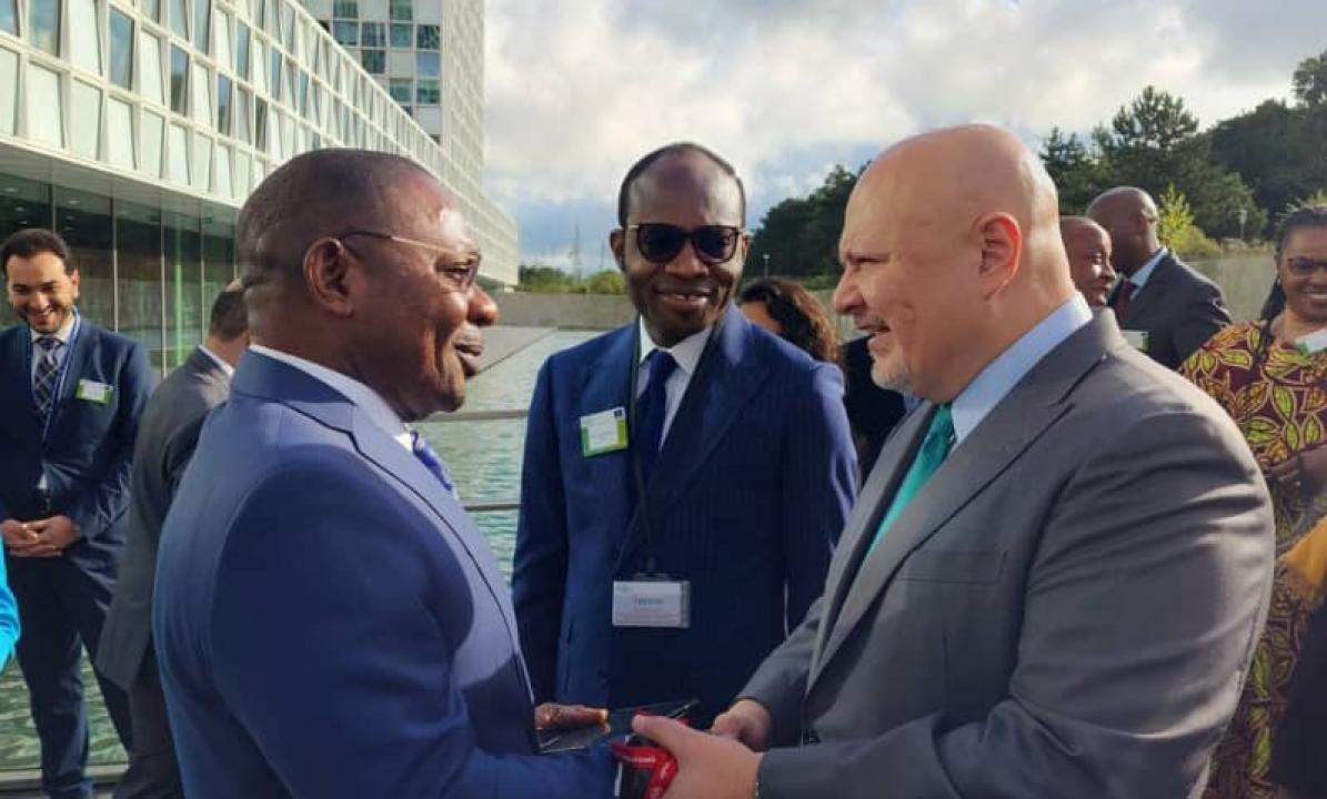 Le PG près la Cour de Cassation Firmin Mvonde et le Professeur Taylor Lubanga, à la CPI