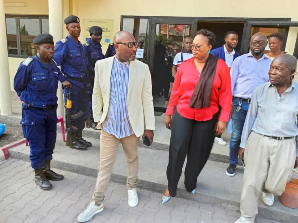 La ministre provinciale des Finances et Economie de Kinshasa Yvette Tembo Kulemfuka ainsi que son collègue du Plan, Budget, Emploi et Tourisme Jésus Noël Sheke Wadomene