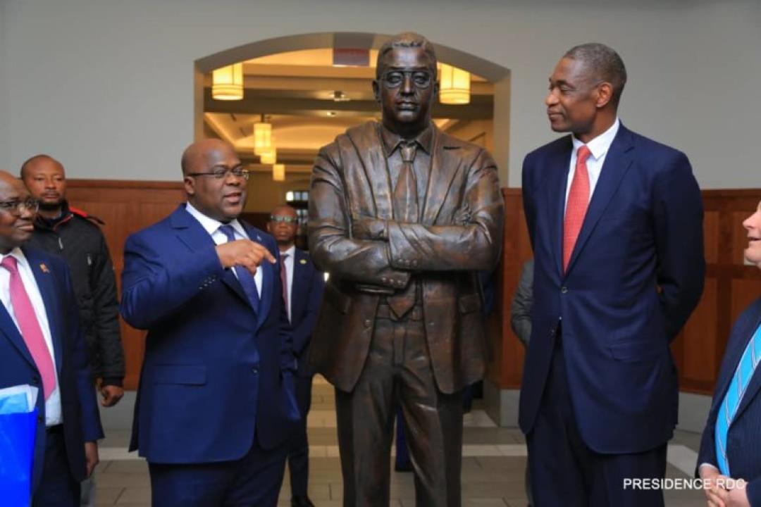 Le chef de l'État Félix Tshisekedi avec la Star de la NBA Mutombo Dikembe lors de sa visite à Georges Town University  [ Photo d'archives]