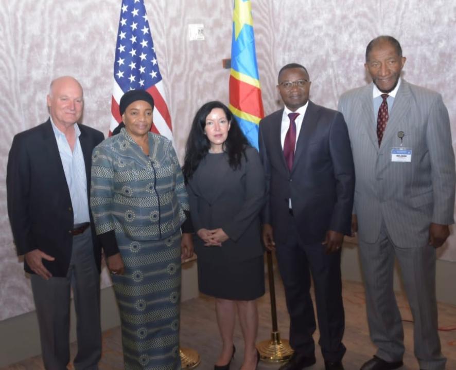 Deux membres du gouvernement Suminwa, Julien Paluku du commerce extérieur et Eve Bazaiba de l’environnement, avec quelques investisseurs américains