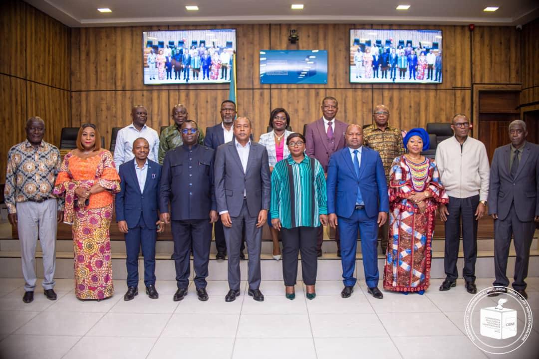 Le Président Denis Kadima et les membres du bureau de la CENI lors de la cérémonie de départ à la retraite 126 employés, mercredi 02 octobre 2024