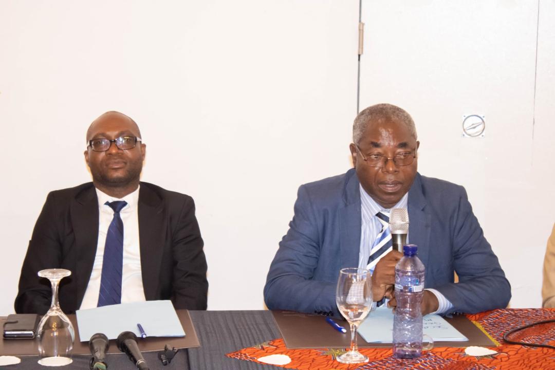 De gauche à droite le Coordonnateur du projet REJAB Richard Kialungila et le représentant du Secrétaire général du Ministère de l'agriculture, Richard Beya Kadima