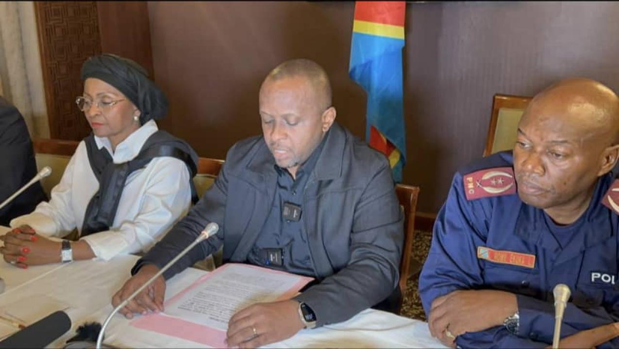 Le VPM de l'intérieur, Jacquemain Shabani accompagné de la délégation du gouvernement, dans un point de presse à Goma