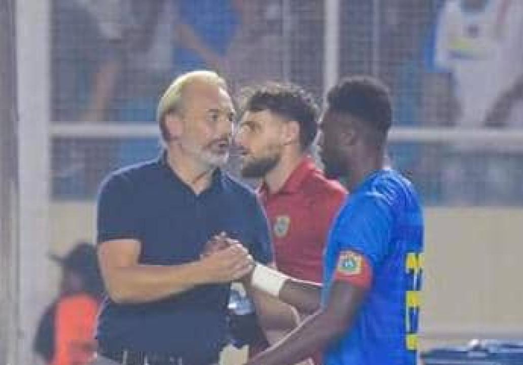 Le sélectionneur national Sébastien Desabre et le capitaine Chancel Mbemba, au Stade des Martyrs.