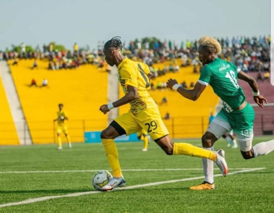 Les joueurs de V.Club et Anges Verts en plein match