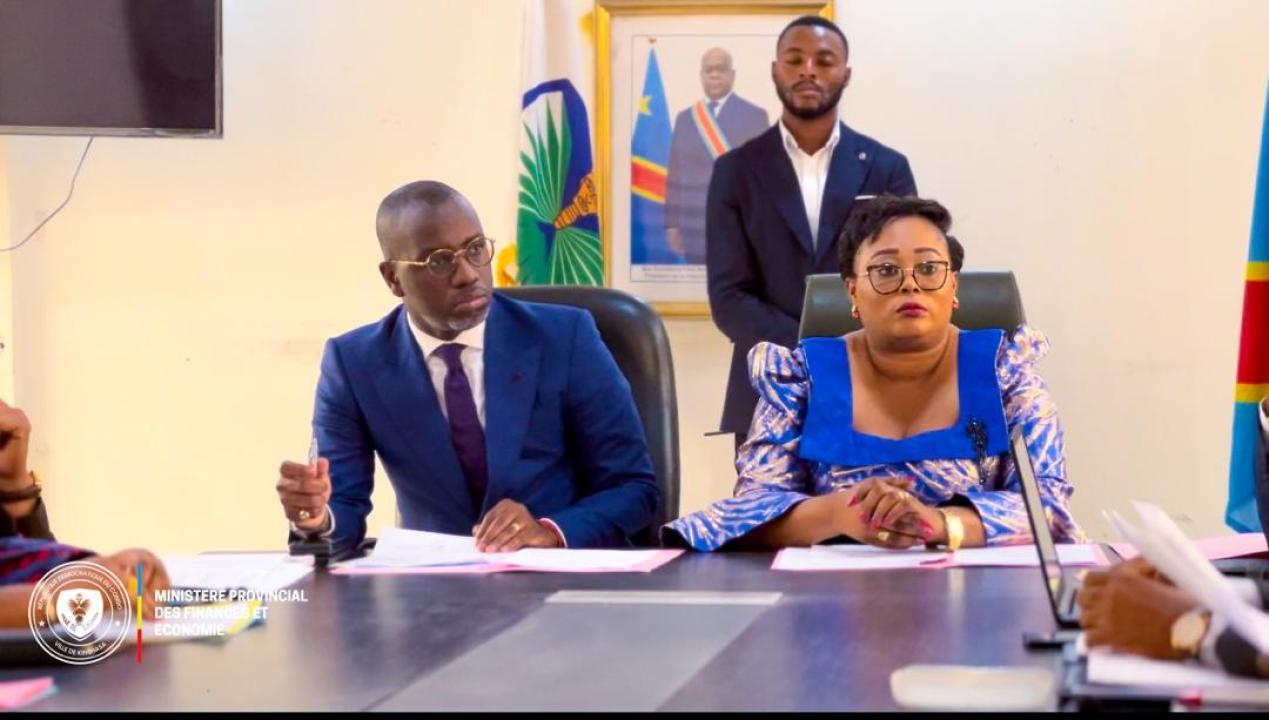 La ministre provinciale des Finances et Economie Yvette Tembo Kulemfuka et son collègue des Transports Bob Amisso