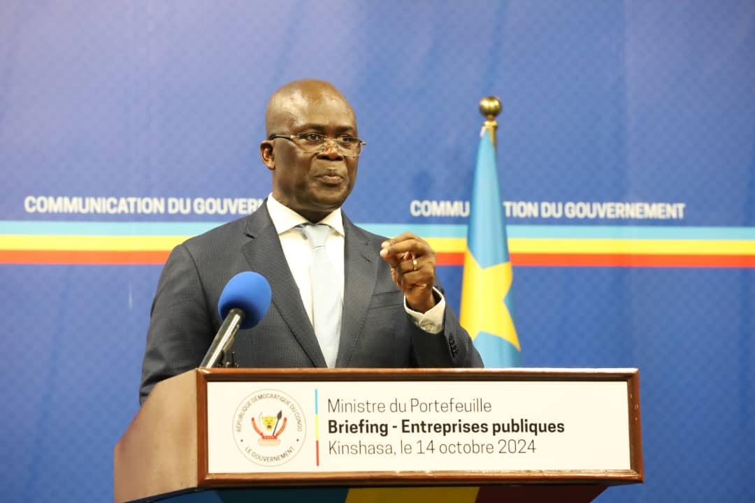 Le ministre du Portefeuille Jean-Lucien Bussa Tongba