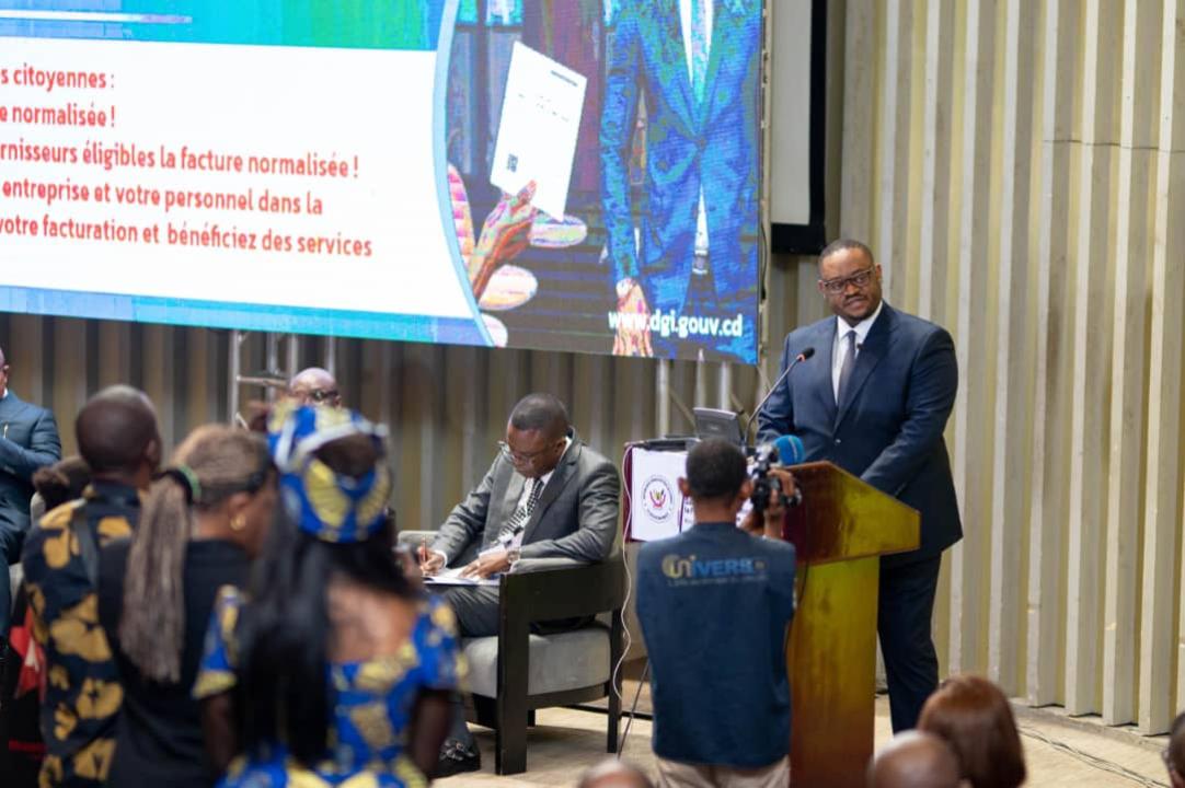 Le Ministre Doudou Fwamba lors de la séance de sensibilisation des organisations du secteur privé sur la facture normalisée
