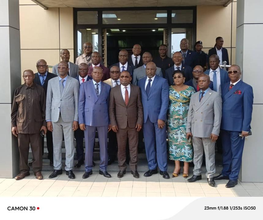 Le Procureur général près la Cour de Cassation Firmin Mvonde Mambu et les Procureurs généraux près les Cours d'Appel
