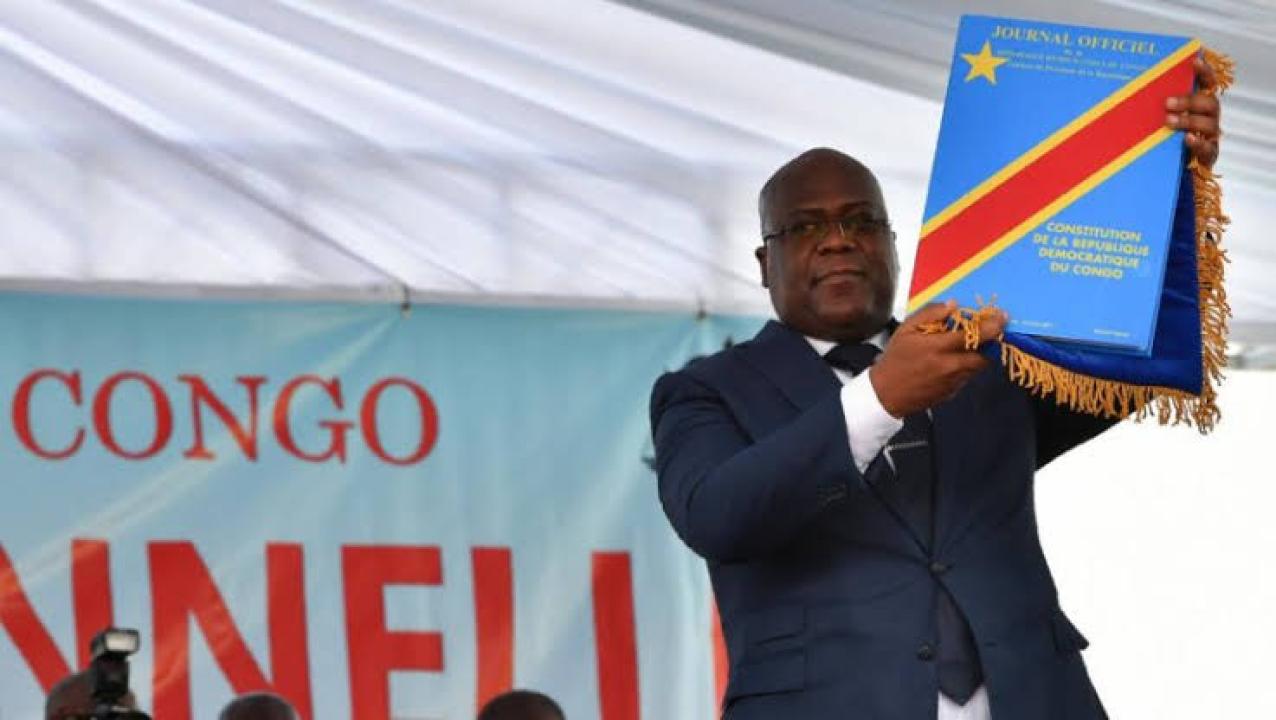 Le Président Félix Tshisekedi et la Constitution lors de la prestation de serment en janvier 2019