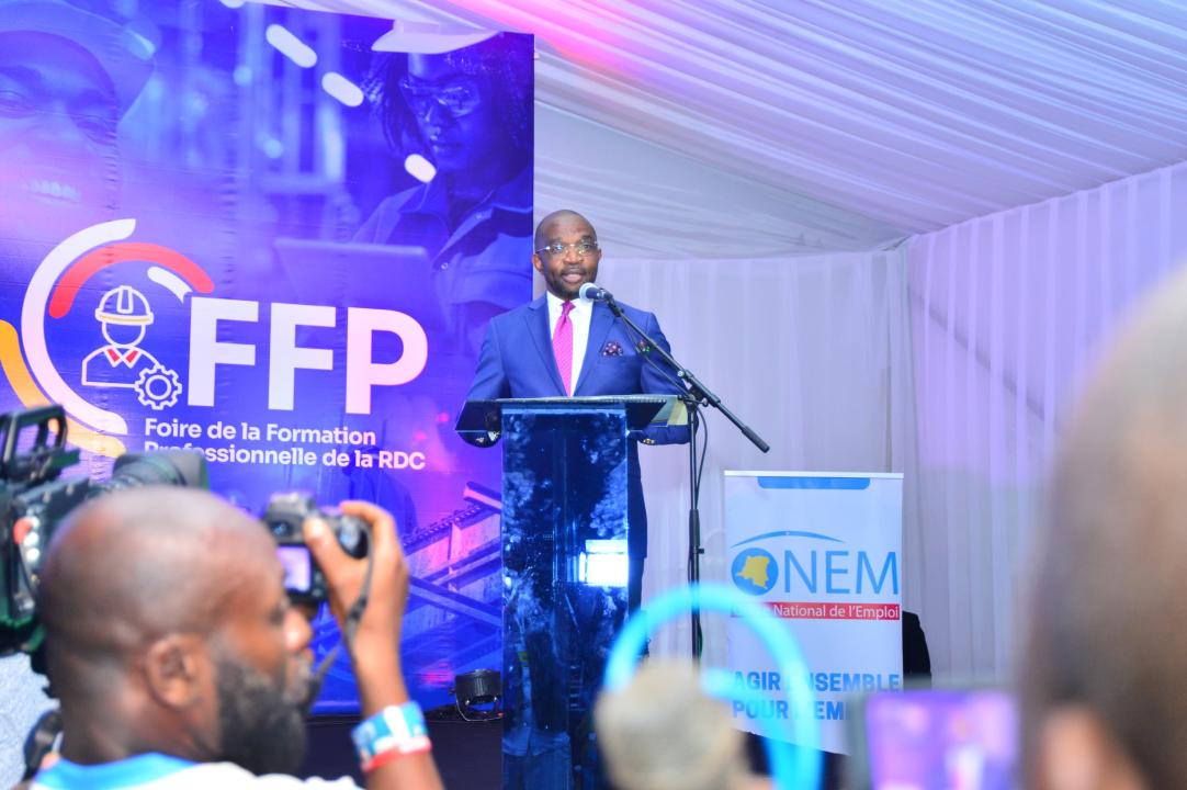 Le ministre de la Formation Professionnelle Marc Ekila prononce son mot lors de la clôture de la Première édition de la Foire de la Formation Professionnelle