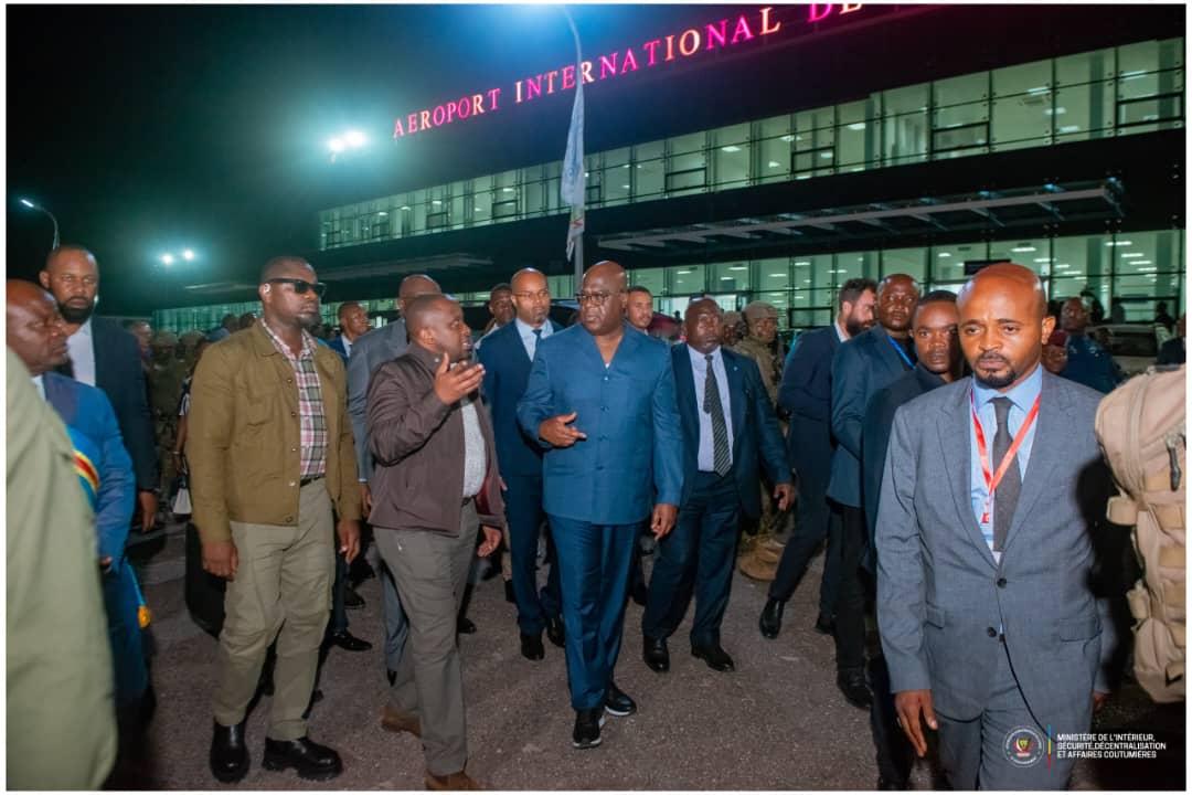Le VPM de l'intérieur, Jacquemain Shabani et le Président de la République Félix Antoine Tshisekedi lors de l'inauguration de l'aéroport de Bangboka à Kisangani