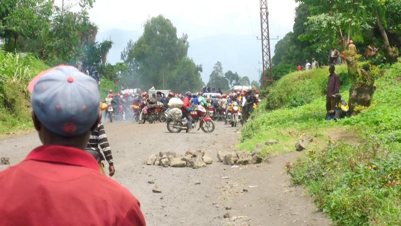 Les manifestants dans la rue dans le Nyinrangongo
