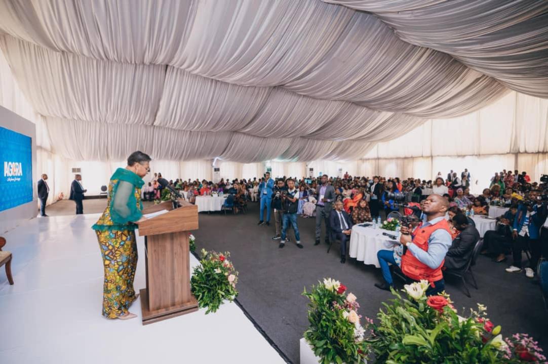 La Première ministre Judith Suminwa Tuluka lors de sa prise de parole à la première édition d'AGORA à Kinshasa