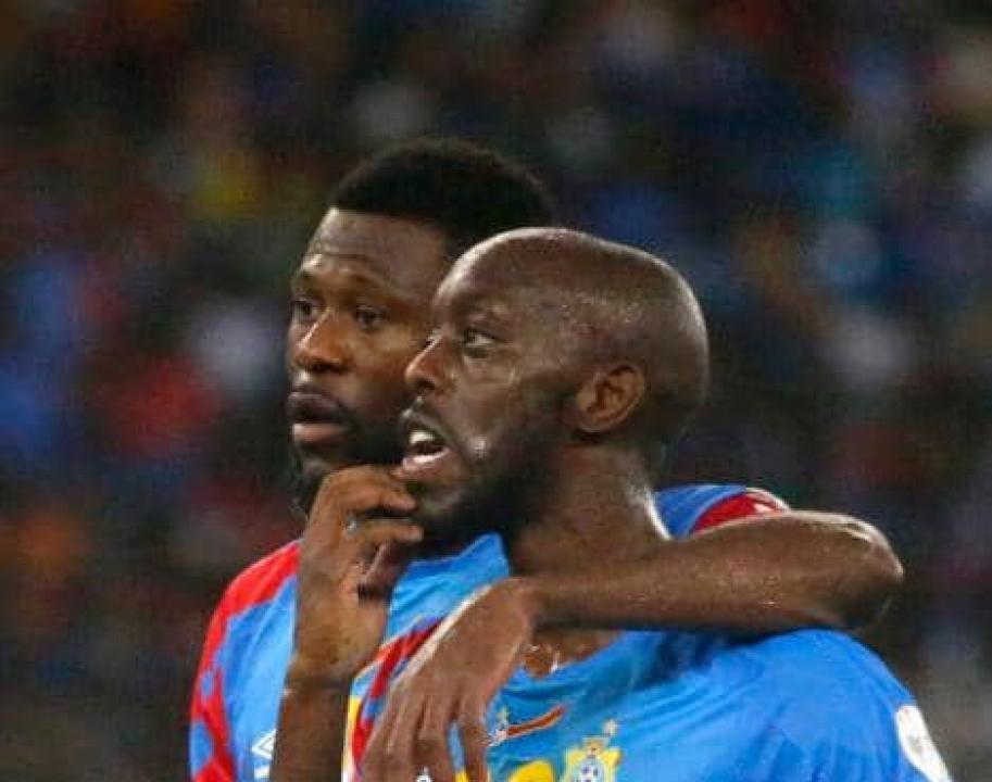 Yoane Wissa et le Capitaine Chancel Mbemba. 