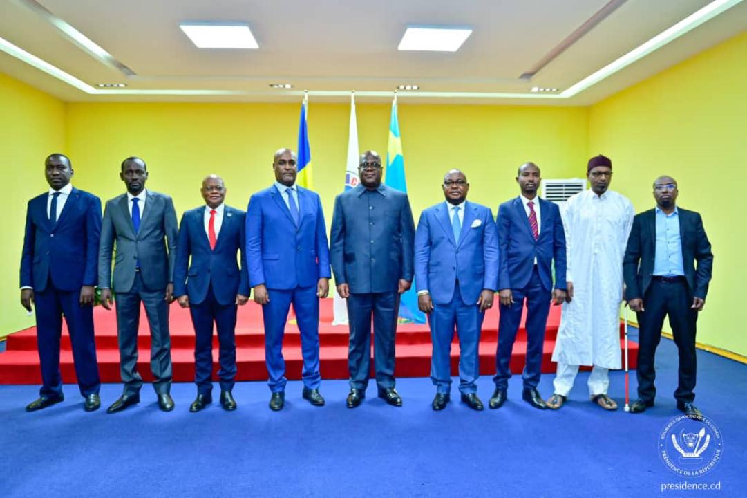 Le chef de l'État Félix Tshisekedi, en sa qualité de facilitateur de la CEEAC, et les membres du gouvernement et de l'opposition tchadienne, à Kinshasa, mercredi 13 novembre 2024