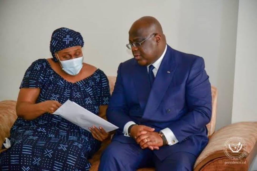 Hubertine Mbungu Mwema et le Président Félix Tshisekedi, après le décès de Tharcisse Kasongo Mwema en 2022