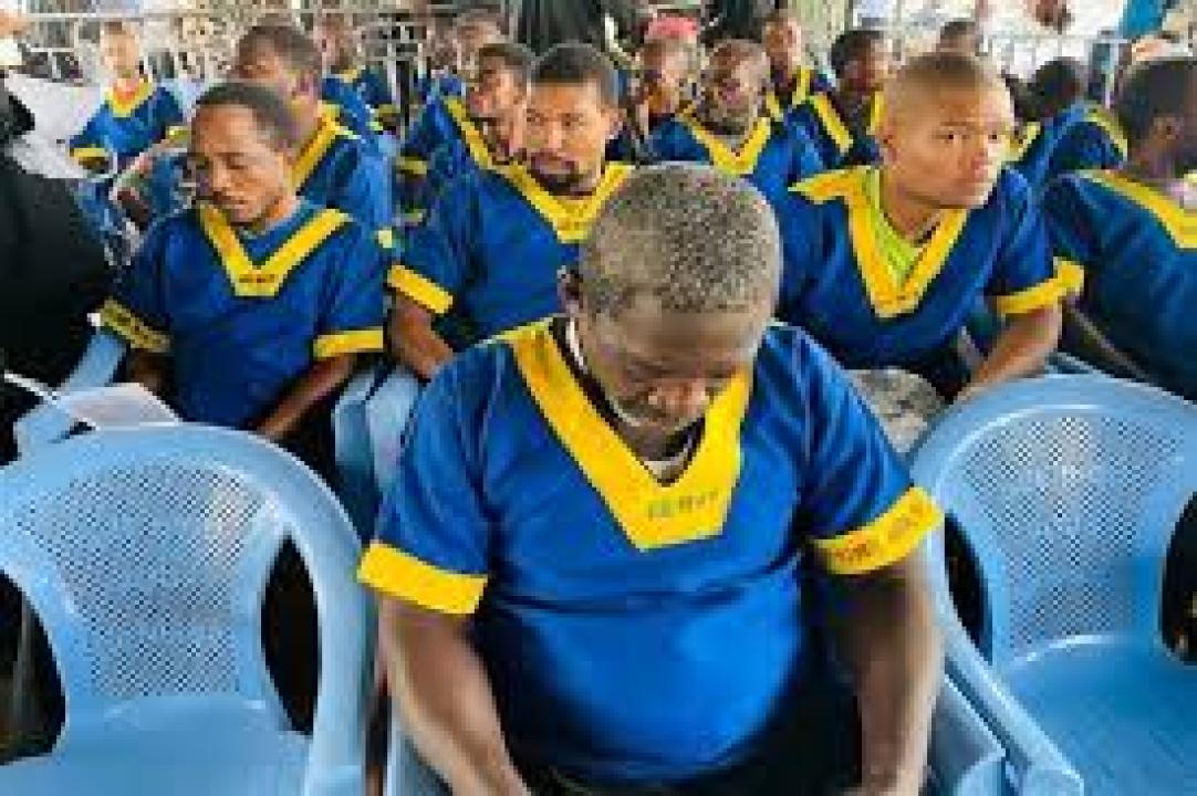 Les prévenus dans l'affaire du Coup d'État manqué lors d'une audience publique à la prison militaire de Ndolo