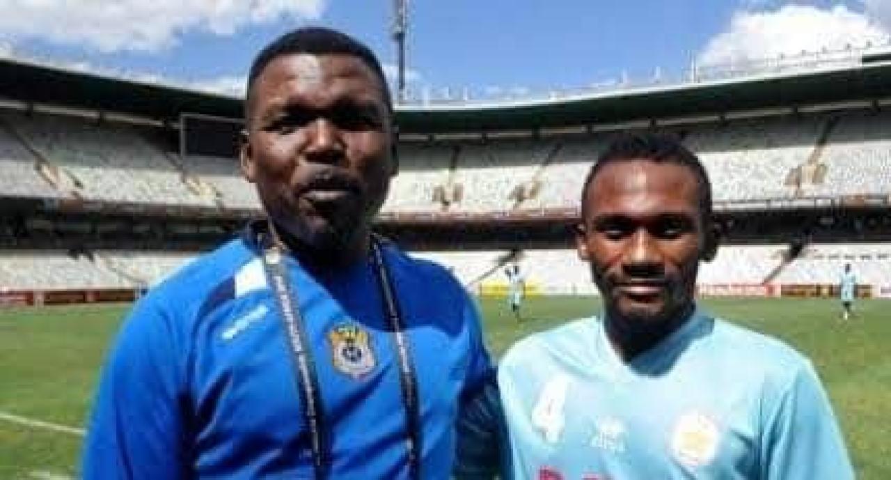 Le coach Guillaume Ilunga et l'ancien défenseur du DCMP, Éric Nkulukuta dit Papala.