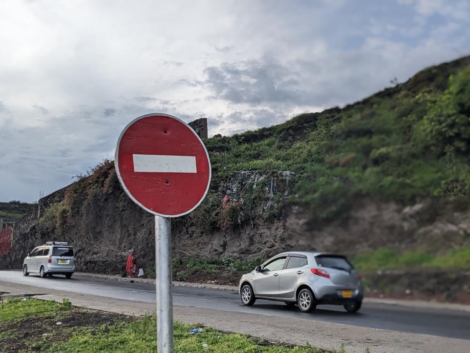 Panneau de signalisation de sens interdit, installé par la CNPR au niveau du port de Goma [photo d'illustration]