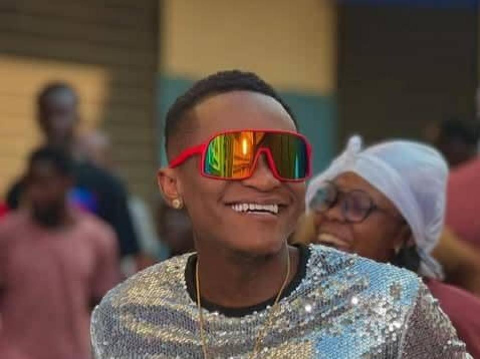 Innoss'b lors du tournage d'un clip à Kinshasa. 