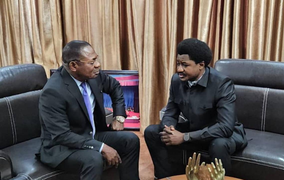 De gauche à droite, PG Firmin Mvonde, Ministre de la Justice Constant Mutamba.