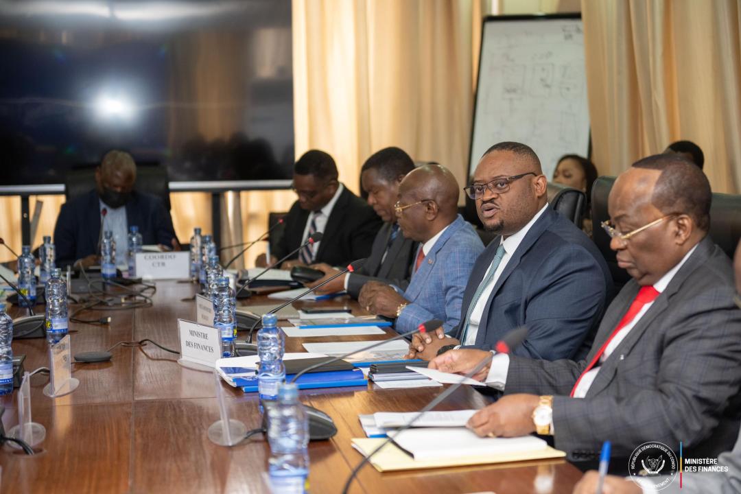 Le ministre des Finances, Doudou Fwamba, lors de la réunion de la Troïka politique
