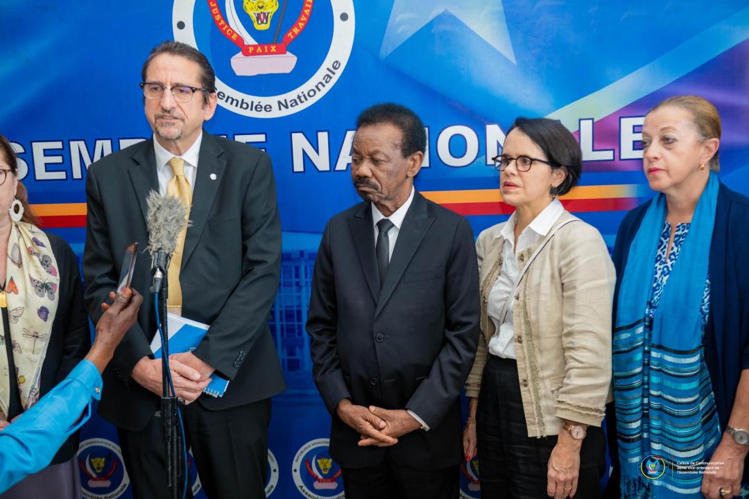 Le deuxième vice-président de la chambre basse du parlement Christophe Mboso et délégation de l'ONU, mardi 26 novembre 2024
