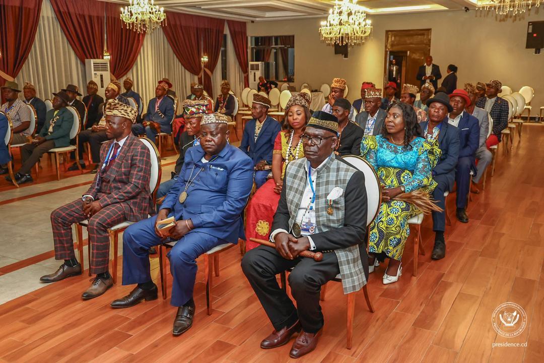 Les coutumiers du Tanganyika lors d'un échange avec le chef de l'État Félix Tshisekedi, jeudi 27 novembre 2024
