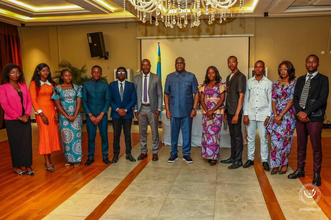 Le Président de la République Félix Antoine Tshisekedi et une délégation des étudiants de l'Université de Kalemie