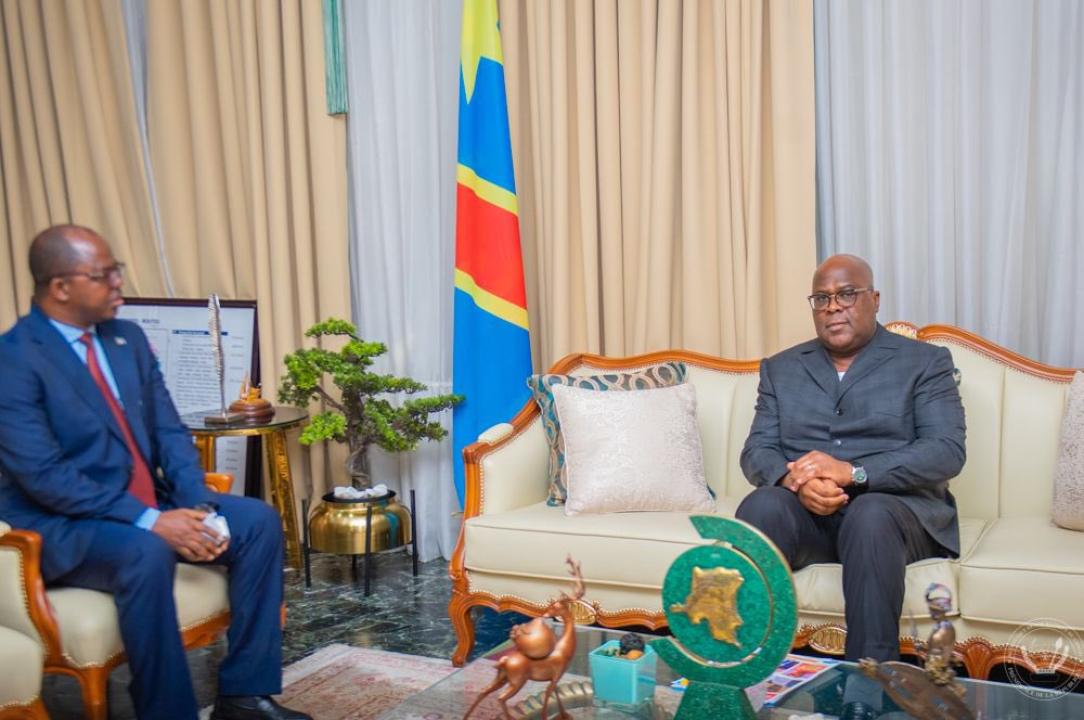 Le chef de l'État Félix Tshisekedi et Jean-Claude Tshilumbayi, premier vice-président de l'Assemblée nationale