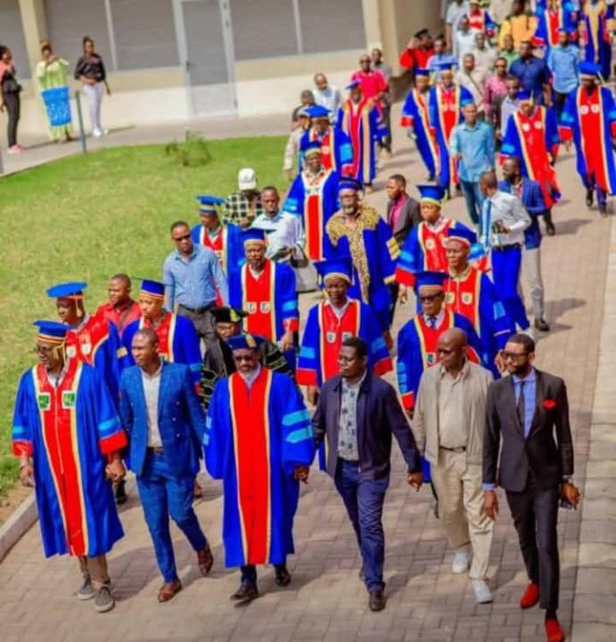 La marche de quelques professeurs d'université. [Photo d'illustration]