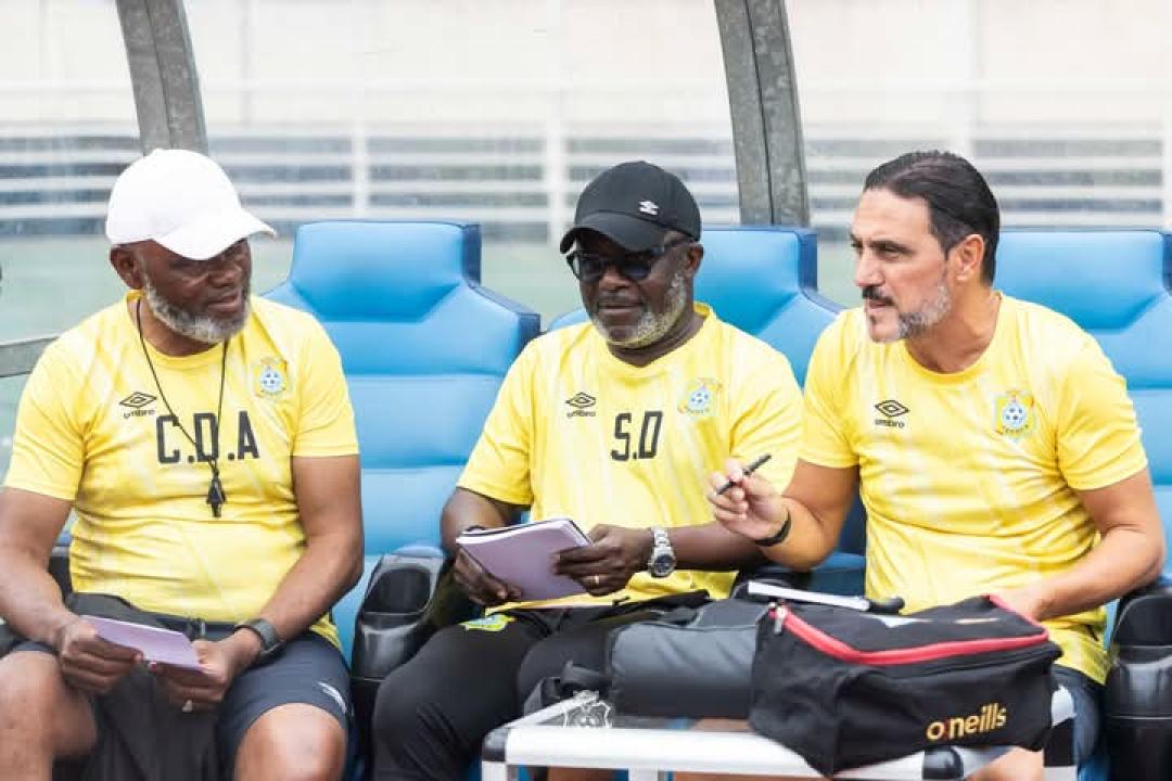 Le sélectionneur, Otis Ngoma entouré de ses deux collaborateurs. [Photo d'illustration]