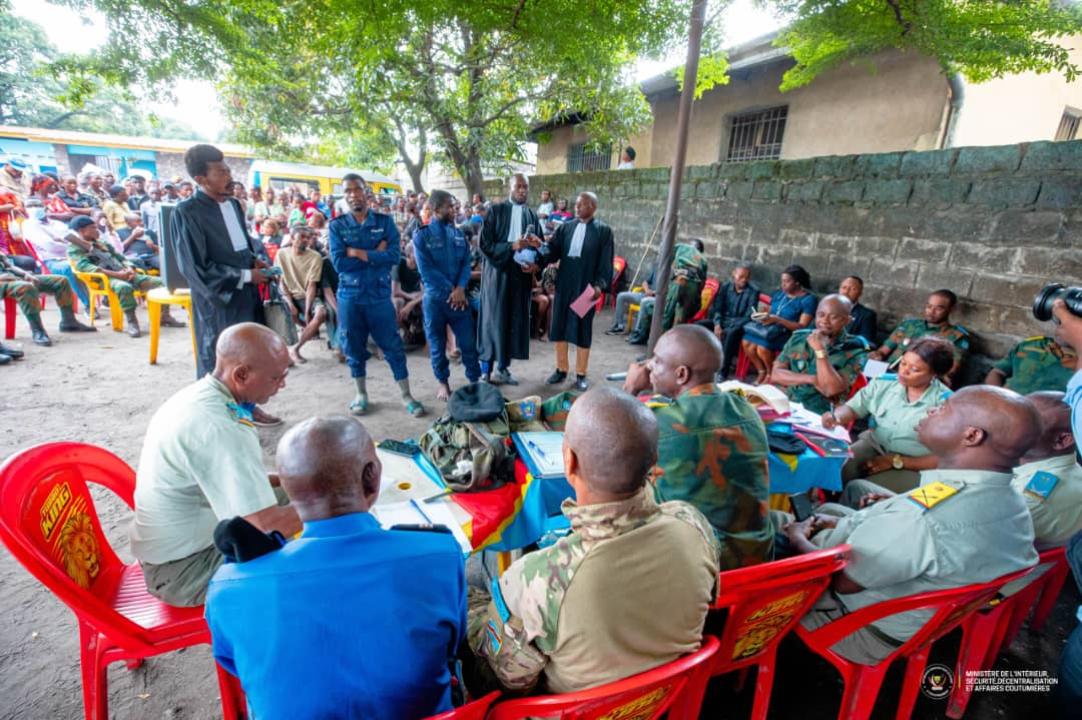 Audience foraine de présumés Kuluna et policiers présumés violeurs dans le district de la Tshangu