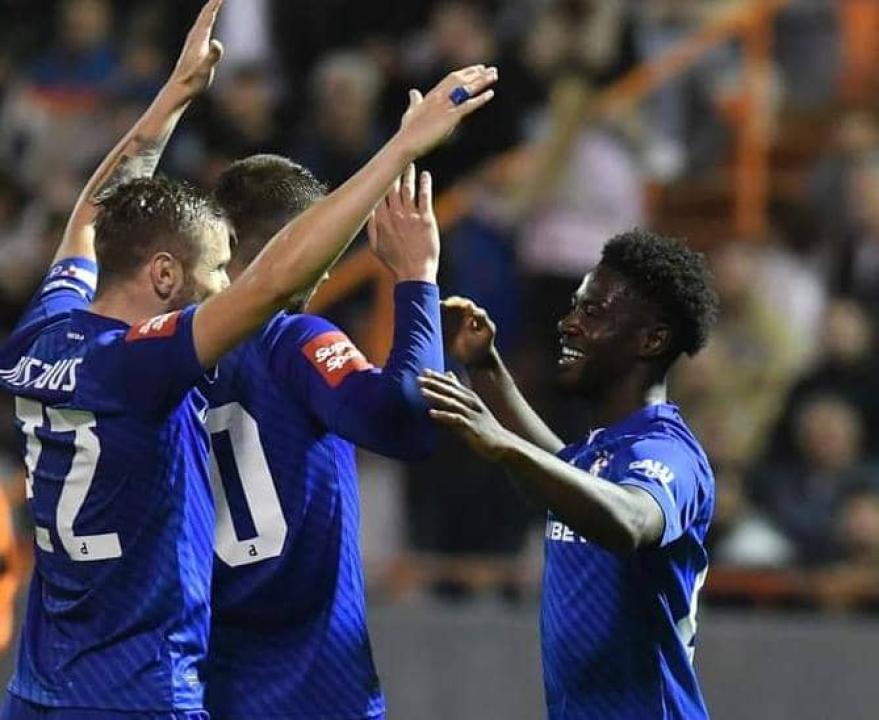 Nathanaël Mbuku en pleine célébration avec ses coéquipiers de Dinamo Zagreb. [Photo d'illustration]