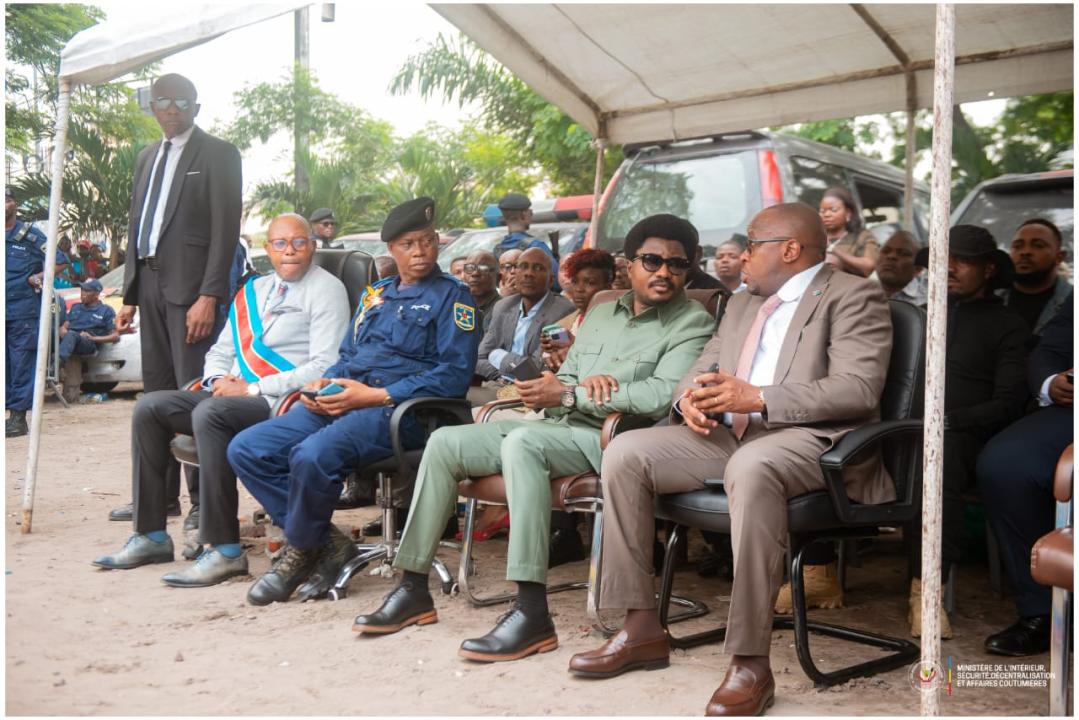 Le VPM Shabani et le Min'Etat Mutamba lors d'une audience foraine de présumés bandits urbains à Kinshasa